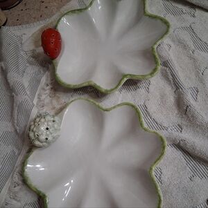 VINTAGE TOOTHPICK HOLDE/STRAWBERRY-CERAMIC-8"DIAMETER-MADE IN ITALY-NICE